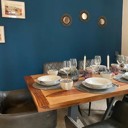 J22 - Fullhouse - - Fussgaengerzone - Netflix Apartament *