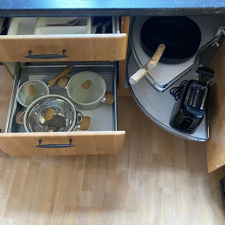 아파트 J22 - Fullhouse - - Fussgaengerzone - Netflix