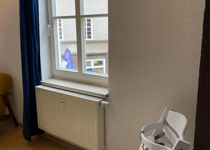 J22 - Fullhouse - - Fussgaengerzone - Netflix Apartment Eisenach
