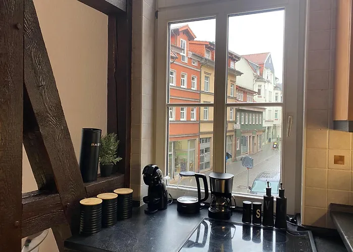 J22 - Fullhouse - - Fussgaengerzone - Netflix Apartment