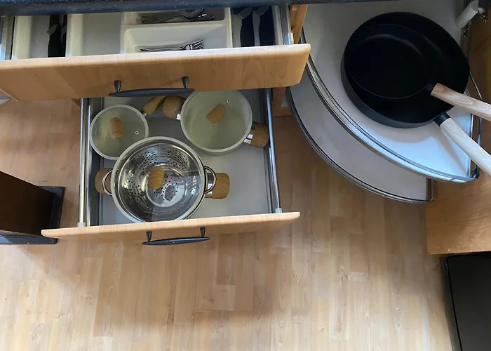 Apartment J22 - Fullhouse - - Fussgaengerzone - Netflix *